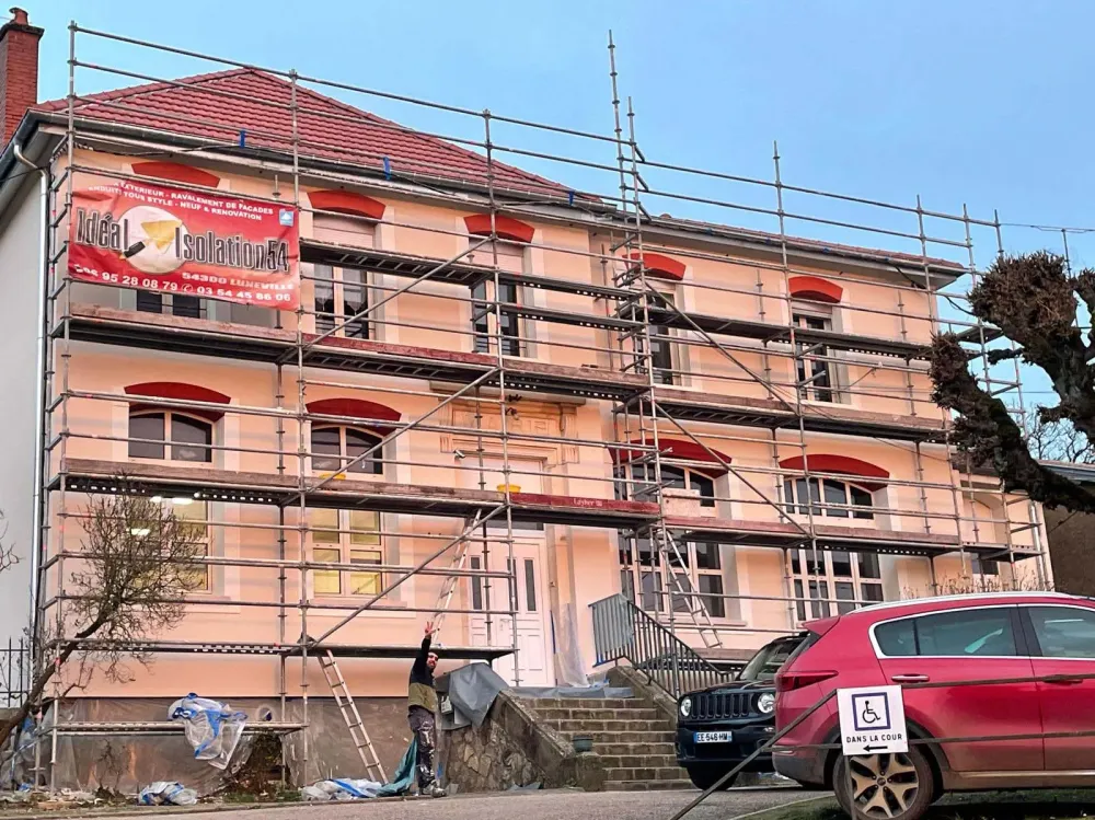 mur construction facade